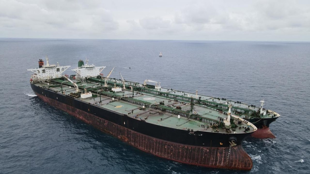Petrolier pe mare