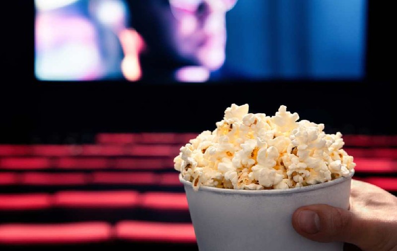 Biletele la cinema, mai scumpe, în funcție de locurile pe care vrei să stai: măsura este aplicată acum și în România