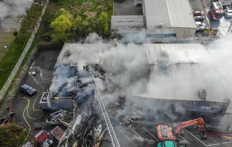Incendiu de proporții într-un club de noapte din Germania: aproape 750 de oameni au fost evacuați | VIDEO