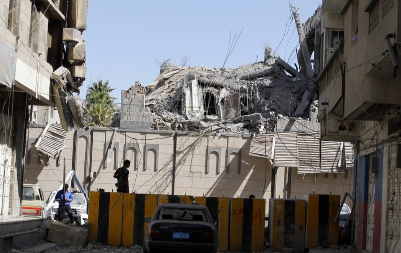 FOTO| Palatul prezidențial din Yemen a fost bombardat de avioane saudite