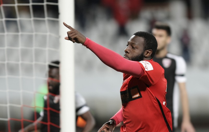Liga 1: FC Voluntari - Dinamo 1-3. Gnohere a marcat după doar 36 de secunde, Steliano Filip a majorat diferența spre finalul primei părți. După pauză, Anton a marcat primul gol la Dinamo, iar Spahija a spălat rușinea gazdelor. Arbitrul Andrei Chivulete a anulat eronat un gol reușit de ilfoveni. ”Câinii roșii” au depășit Steaua în clasament / FOTO