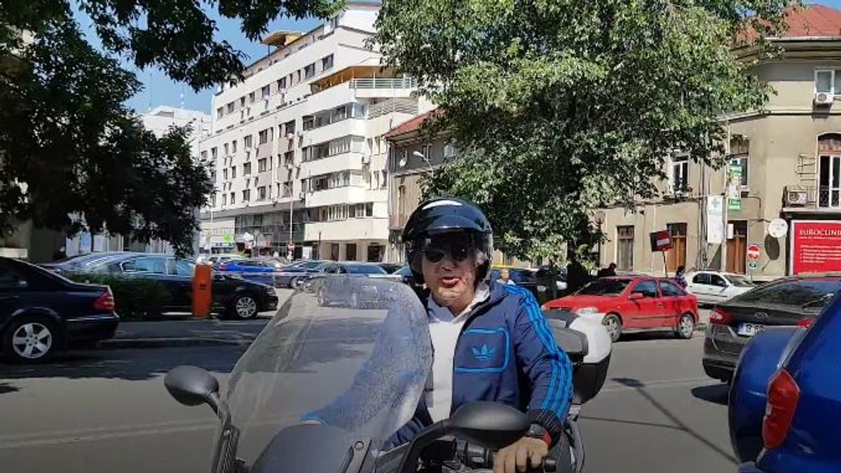 Ilie Năstase putea fi iertat de poliţişti dacă nu-i înjura şi scuipa. Surse judiciare au declarat pentru Libertatea că fostul jucător de tenis a avut un comportament prin care, practic, şi-a semnat "sentinţa".