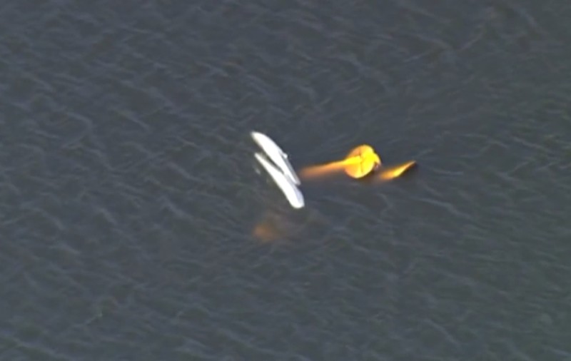 Două avioane s-au ciocnit în zbor și s-au prăbușit într-un lac din Florida