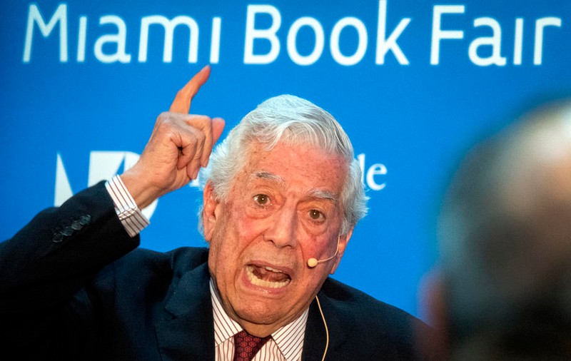 Scriitorul Mario Vargas Llosa avertizează că libertăţile publice sunt în pericol din cauza pandemiei