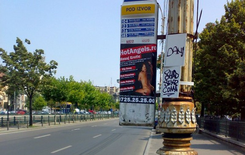 Reclamă la masaj erotic în staţiile RATB