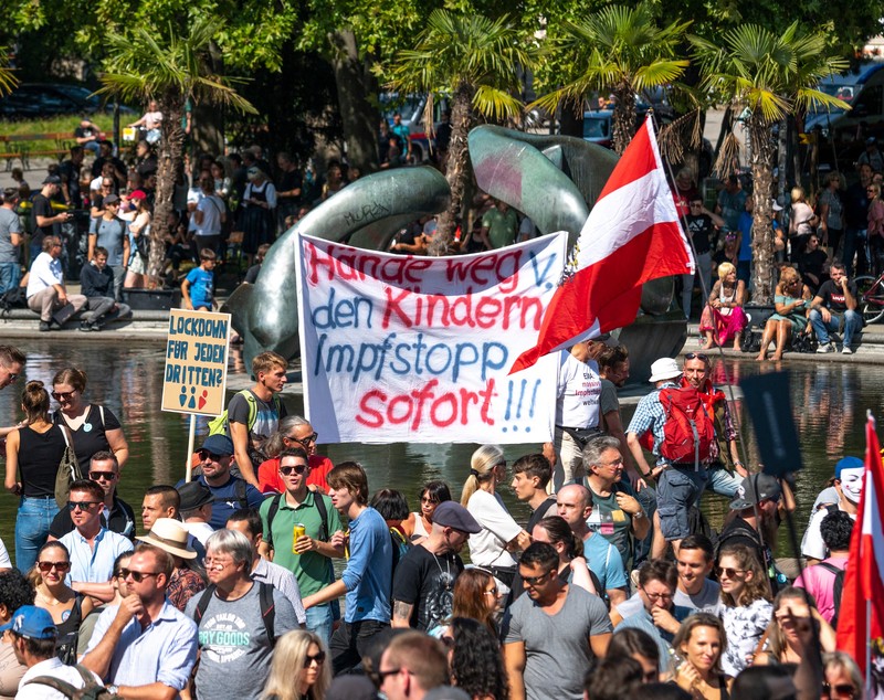 Noi proteste cu zeci de mii de participanți în Franţa, Austria şi Turcia împotriva pașaportului sanitar