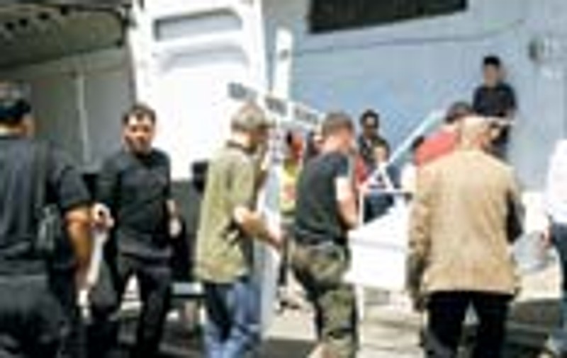 S-a aruncat de la etajul 10