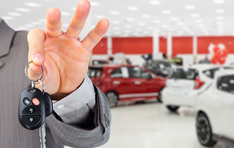 Primul semn al crizei în România: producătorii auto se întrec în reduceri de preț. Ce spun economiștii despre asta