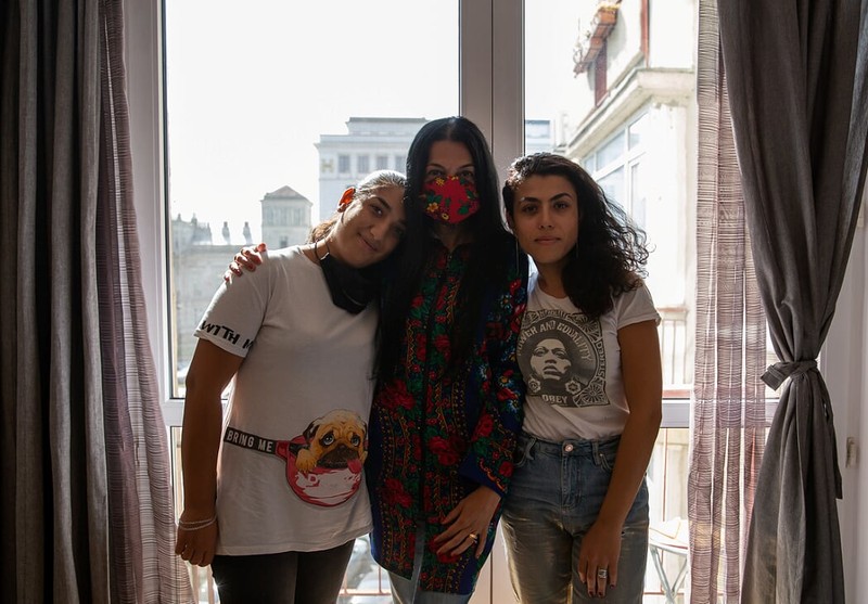 Giuvlipen a primit premiul oferit de British Council la gala UNITER din acest an. De la stânga la dreapta: Nicoleta Ghiță, Zita Moldovan, Mihaela Drăgan. Foto: Vlad Chirea