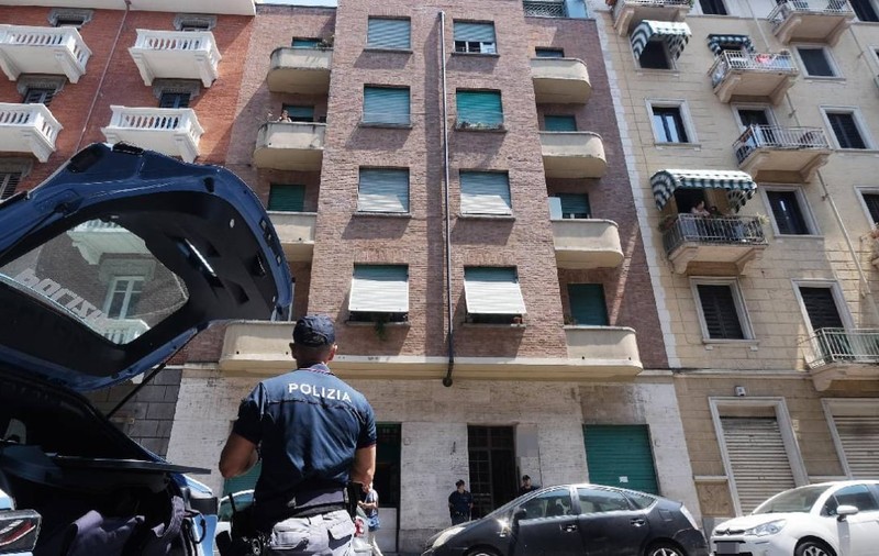 O româncă și fiica ei de 13 ani, găsite moarte într-un apartament din Torino, în Italia. Poliția ia în calcul ipoteza unui omor urmat de sinucidere