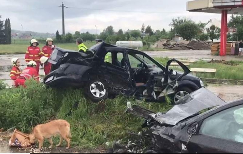 Accident cu trei mașini în Suceava, la Pătrăuţi. Zece persoane au fost implicate