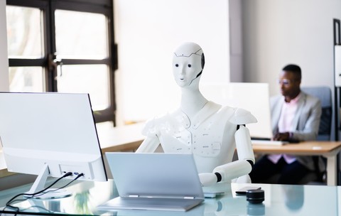 robot-inteligenta-artificiala-loc de munca