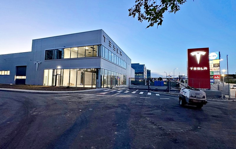 Cel mai mare showroom Tesla din Europa de Est se va deschide la București, pe 12 septembrie