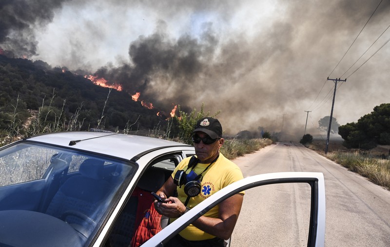 Un român, suspectat că a provocat incendiul de vegetație masiv din regiunea Kouvaras, Grecia