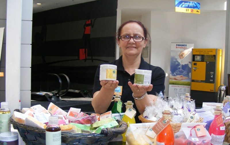 Doamnelor, ce ziceţi de un tratament cu MASCĂ FACIALĂ CU AUR? E GRATIS!