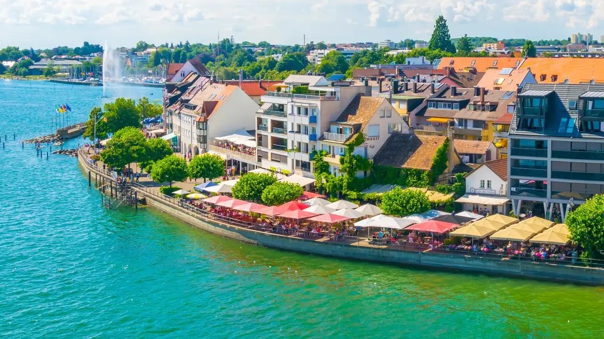 Sfera cu gin a fost pierdută în Lacul Constanța din Elveția. Foto sejureuropa