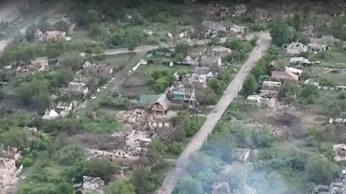 Satul ucrainean Oceretîne, devastat de lupte Captură AP YouTube