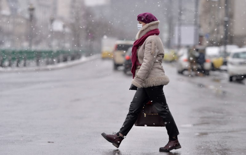 Vine ninsoarea în București. Temperatura scade puternic