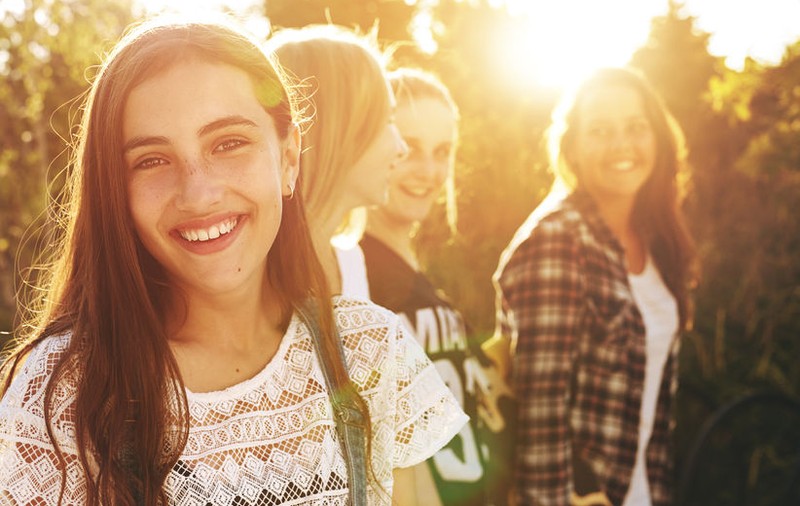 Adolescenţii români, mai fericiți decât cei din Finlanda sau Spania. Tinerii britanici, pe ultimul loc din cauza fricii de eşec