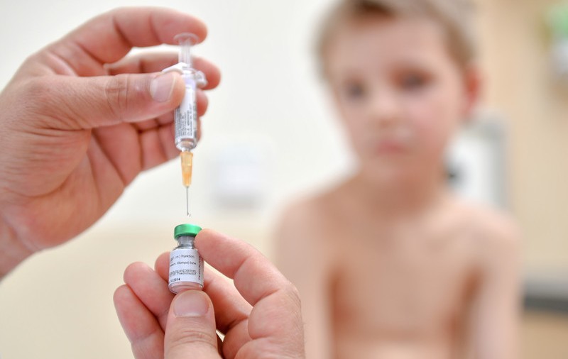 Vaccinarea obligatorie ar putea fi introdusă în România. Ce spune ministrul sănătății