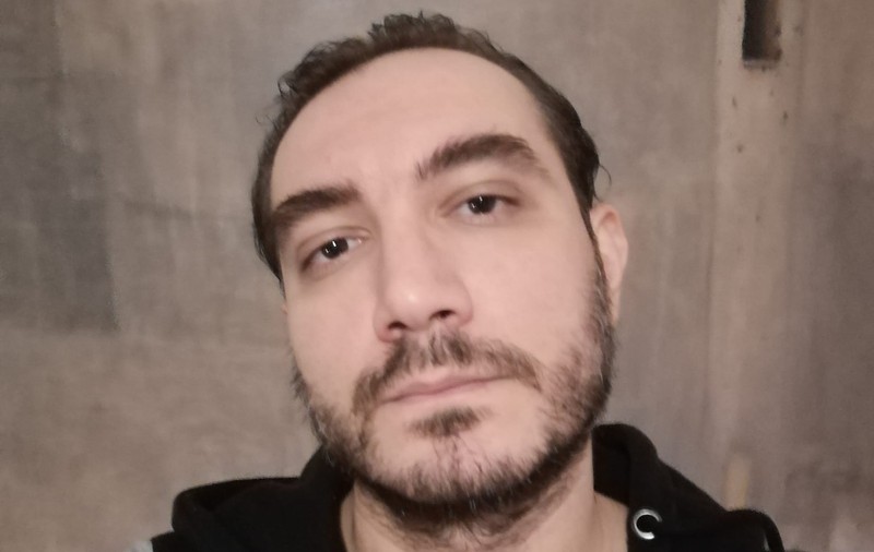 Interviu cu poetul Claudiu Komartin: „Se consumă atâta hârtie pentru toate neroziile contemporanilor noștri...”