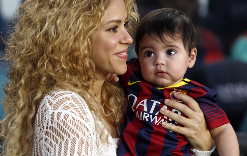 Shakira şi-a dus fiul la meciul tatălui său! | FOTO