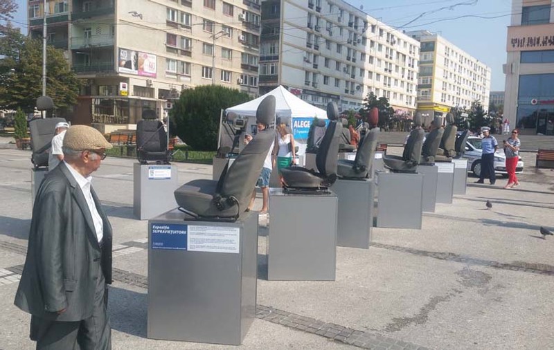 Expoziție terifiantă în Iași! Povești cutremurătoare, «spuse» de scaunele morților din accidente rutiere