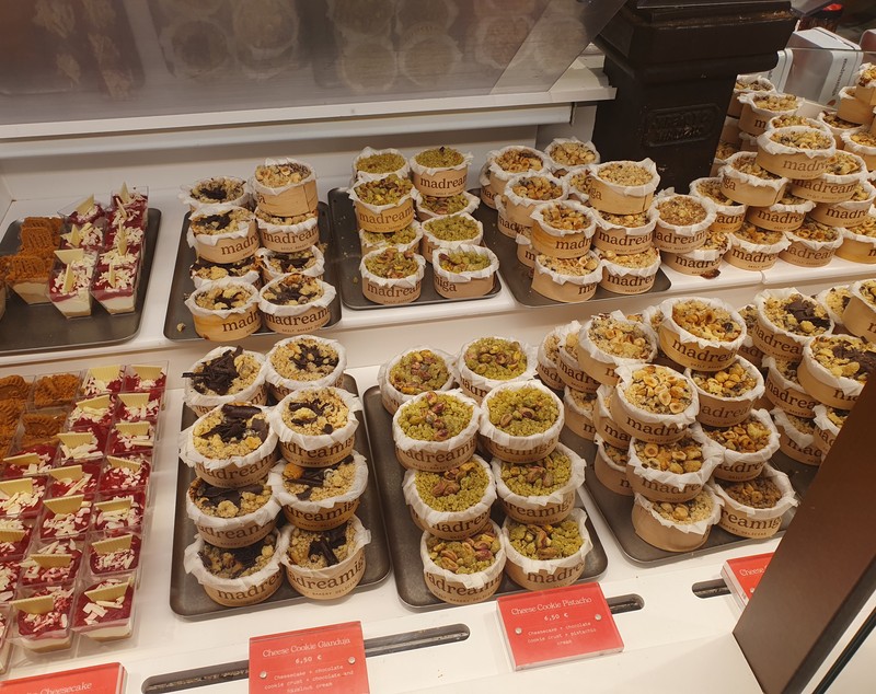 Sărbătorile de iarnă la Madrid. Explozia culinară din capitala Spaniei. Cât costă o porție de fructe de mare sau un pahar de vin în Mercado de San Miguel