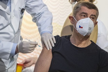 Premierul Andrej Babis a fost primul ceh care a primit vaccinul COVID FOOT: EPA