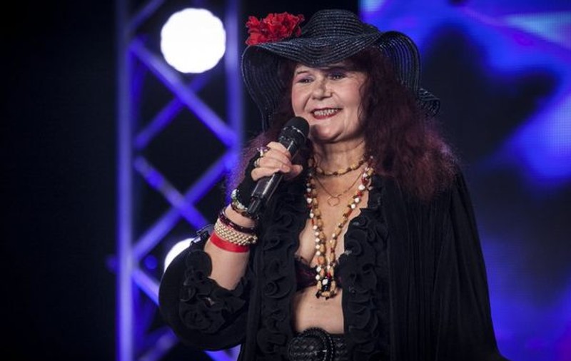 Căsnicia lui Băsescu, în pericol? O concurentă de la X Factor vrea să se mărite cu președintele. MOTIVUL e ULUITOR!