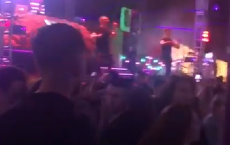 VIDEO | Petrecere cu sute de tineri într-un club din Iași. Petrecăreții nu au purtat mască de protecție și nu au respectat distanțarea socială