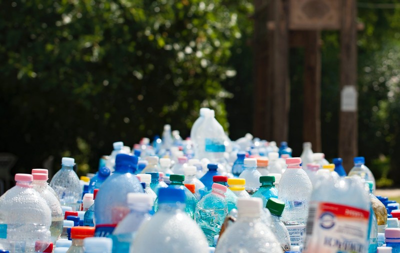 (Publicitate) Reciclarea: înțelegerea codurilor și importantă coșurilor speciale