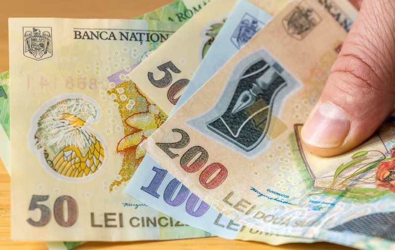 Rate mai mici pentru români la creditele cu dobândă variabilă, de la 1 aprilie. Apar modificări și în programele pentru tineri și familii