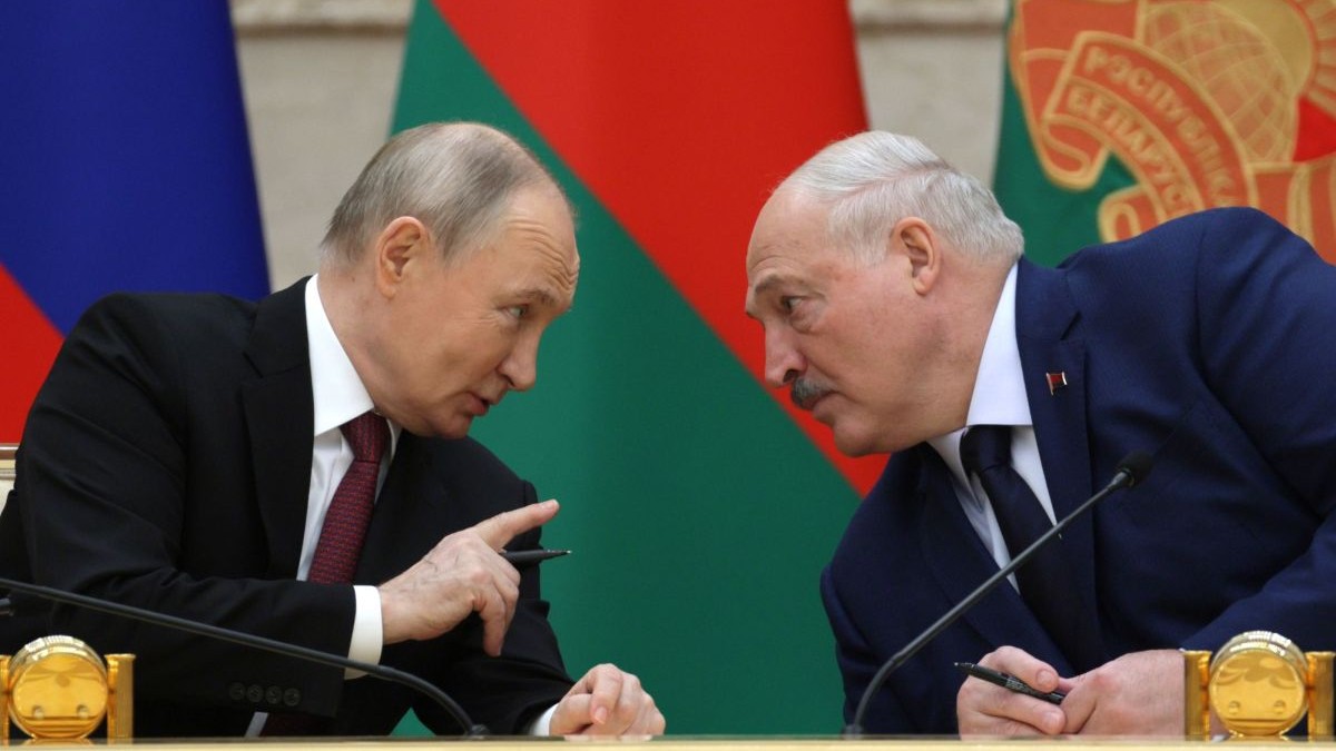 Liderul rus Vladimir Putin (stânga) și omologul său belarus Aleksandr Lukașenko Foto: Hepta