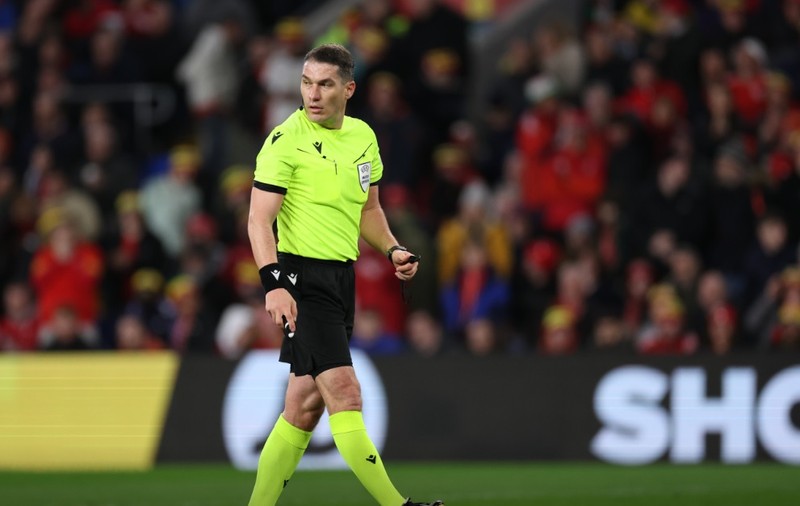 Istvan Kovacs va arbitra finala Europa League