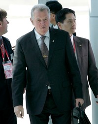 Fost sportiv, Pal Schmitt a câștigat medalia de aur în proba de spadă echipe la două ediții ale Jocurilor Olimpice