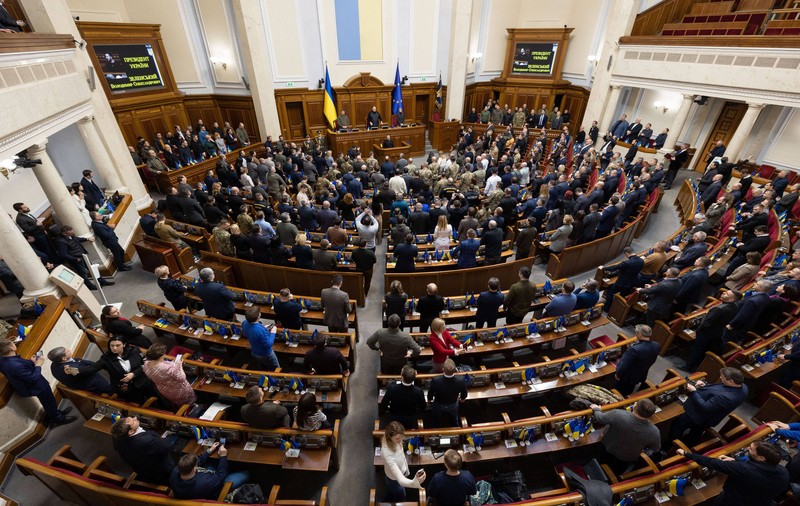 Ucraina le interzice înalţilor funcţionari să plece în vacanţe în străinătate. „Acum pot merge doar în misiune”