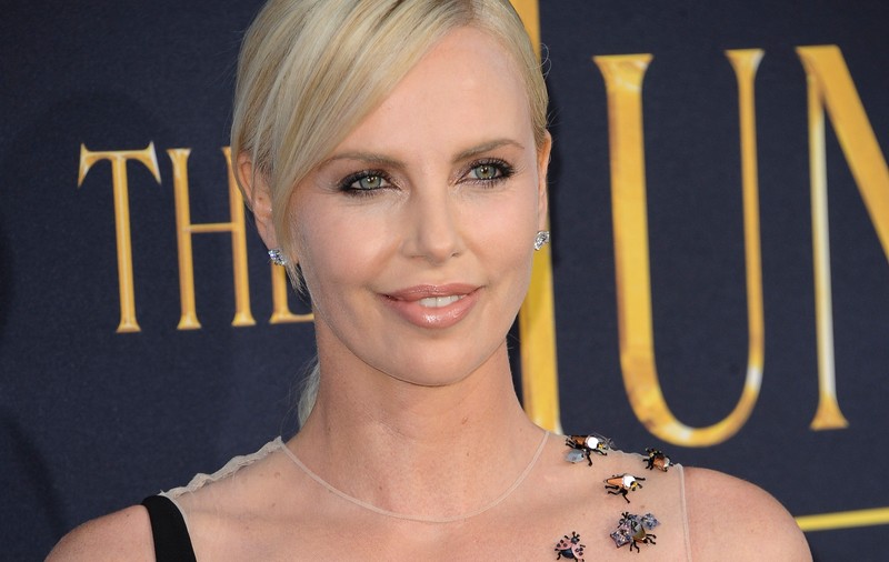 Charlize Theron a început să-și recapete silueta. Cum arată după ce „a topit” rapid câteva kilograme