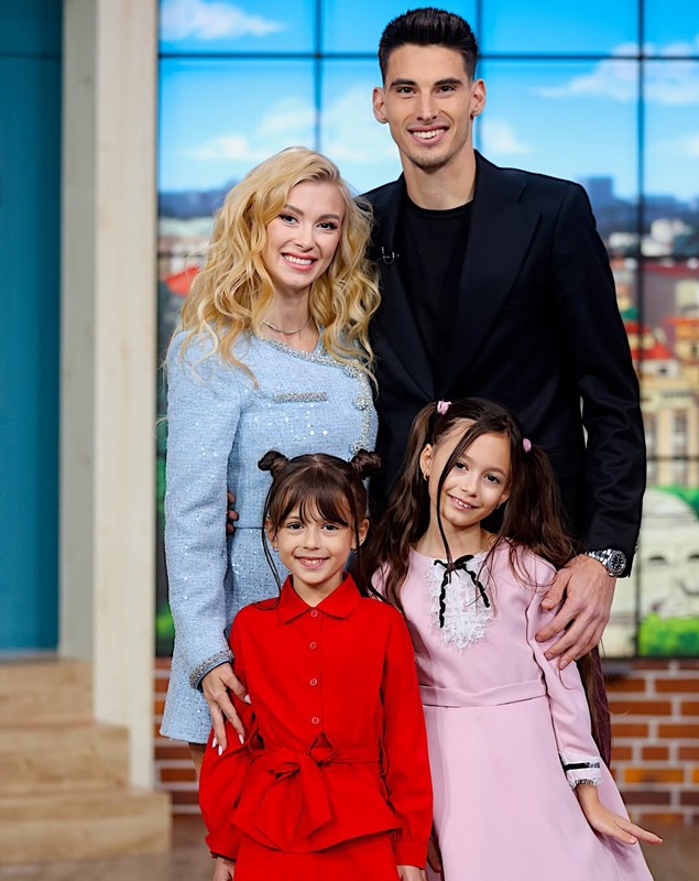 Surpriza primită de Andreea Bălan de ziua ei de nume. Victor Cornea, viitorul soț, a surprins-o: „Cu multă dragoste”