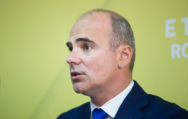 Rareș Bogdan, audiat ca martor la DNA în dosarul măștilor neconforme MApN – Țuțu – Pițurcă