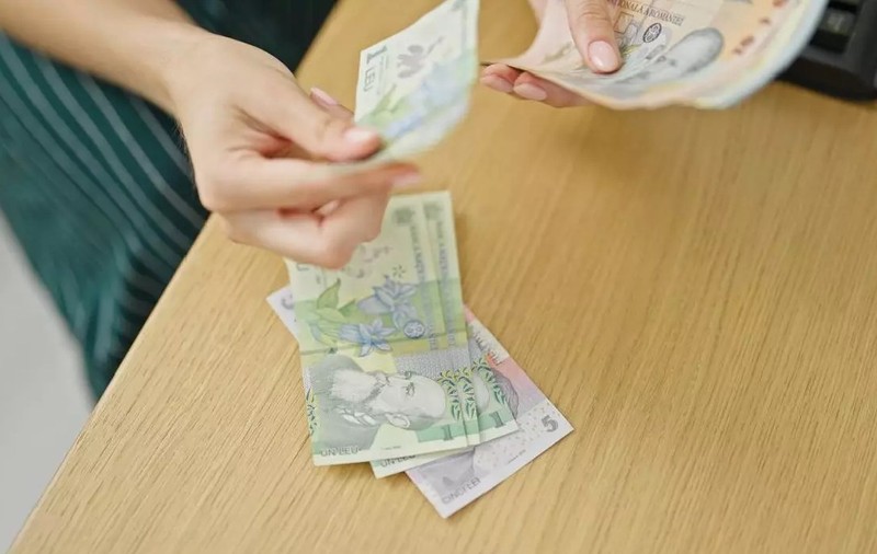 Fără cadouri scumpe de mărțișor, și 8 Martie, cere ministrul educației, Daniel David