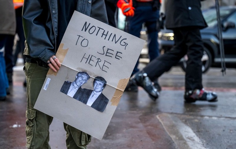 Departamentul de Justiție al SUA, acuzat că a ascuns dosare Epstein în care Donald Trump era acuzat de abuz asupra unei minore
