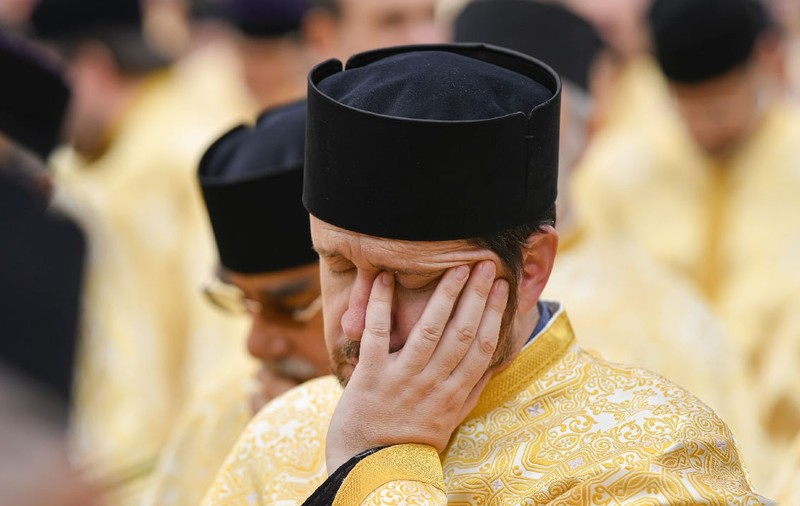 Câți bani va încasa lunar un preot, după noua lege a salarizării