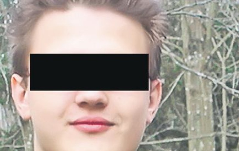 Elevul criminal din Iaşi şi-a ucis mama şi bunica pentru un suc