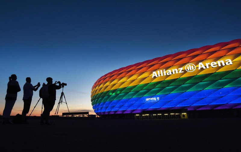 Fotbaliştii transgender din Germania pot decide dacă joacă pentru o echipă feminină sau masculină