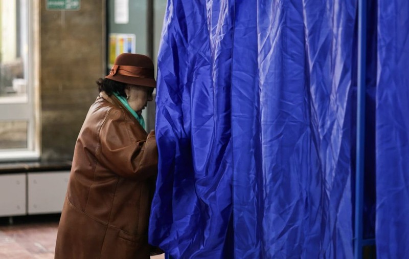 Prezență la vot de peste 120% la o secție de votare din Târgu Mureș. Motivul care a determinat oamenii să se adune acolo