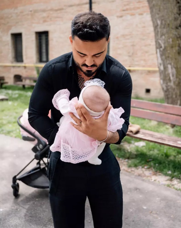 Cătălin Moroșanu și Jador, nași la botezul fetiței lui Tj Miles. Ținutele soțiilor au atras toate privirile. „Simplu, delicat și plin de iubire”