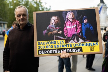 Manifestare la Paris în sprijinul rezistenței ucrainene la invazia armatei ruse. Foto: Profimedia