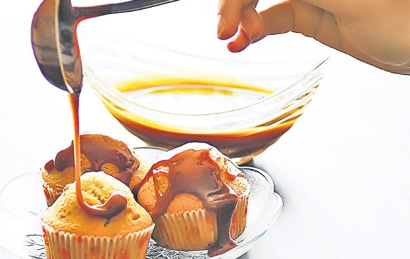 O reţetă pe zi | Brioşe cu nuci şi caramel