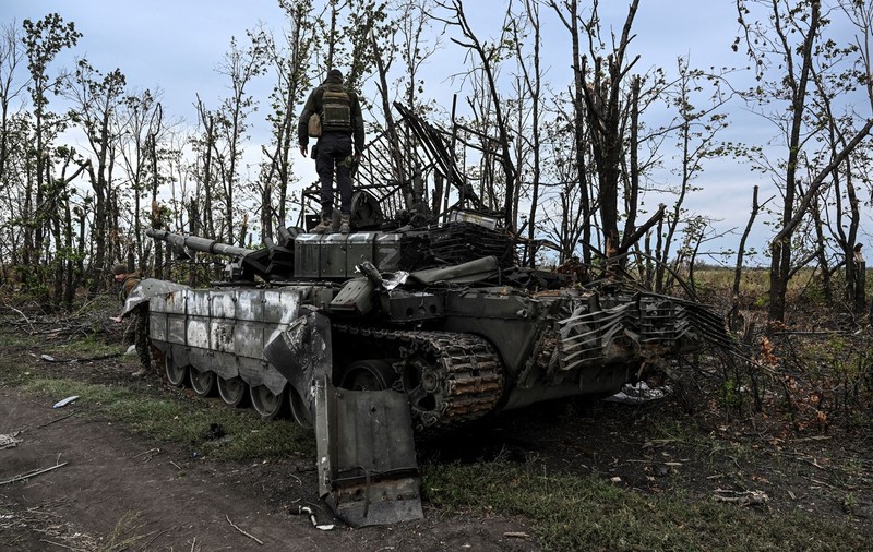 Moscova anunță că bombardează teritoriile pierdute în urma contraofensivei ucrainene și că Putin știe care este situația de pe front